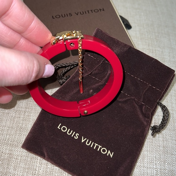 Louis Vuitton Lock Me Bracelet - Picture 4 of 12
